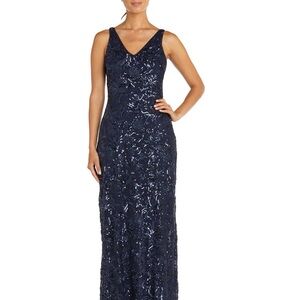 Gorgeous Mother of the Bride/Groom Sleek, column,sequined dress